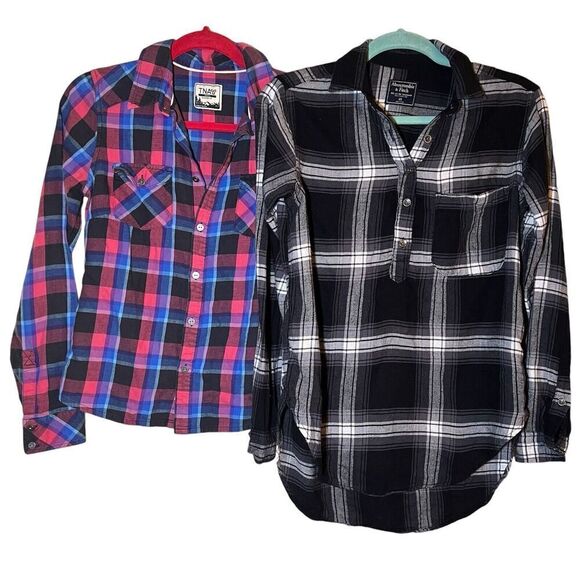 Lot of 2 XS Womens Plaid Flannel Shirts Abercrombie & Fitch and Aritizia TNA - Picture 1 of 16